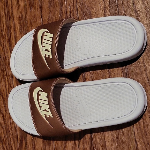 NIKE Rosegold Slipper Sandals Size 7 White - Picture 1 of 3
